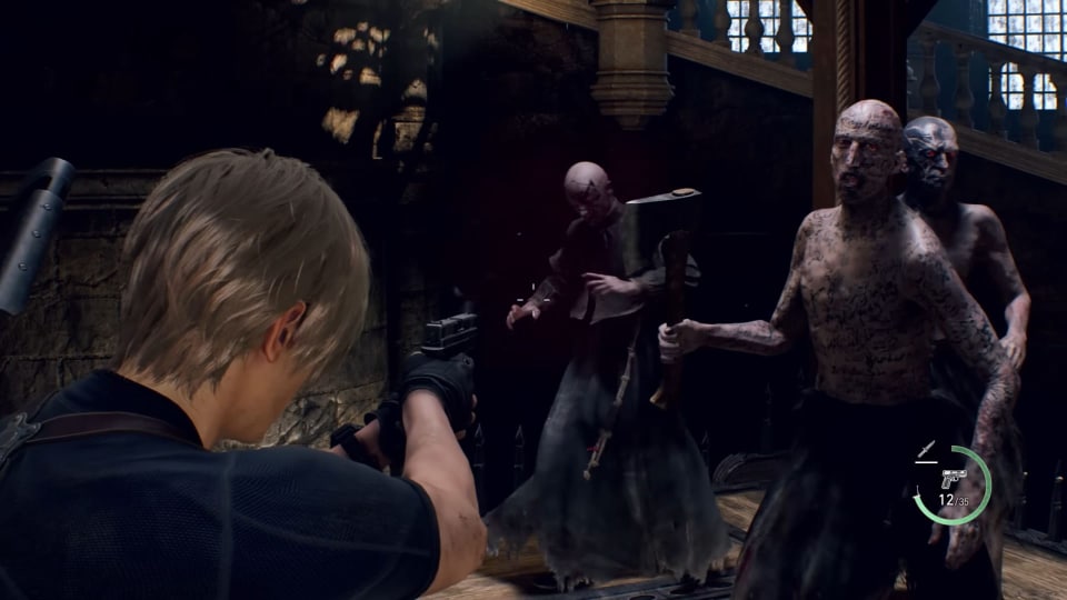 Leon aims his gun at enemies in Resident Evil 4 Remake 