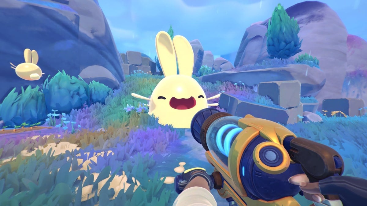 A Cotton Gordo slime is blocking a pathway to the Starlight Strand area in Slime Rancher 2