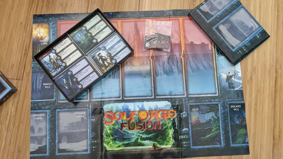 The Contents of a SolForge Fusion Starter Kit box